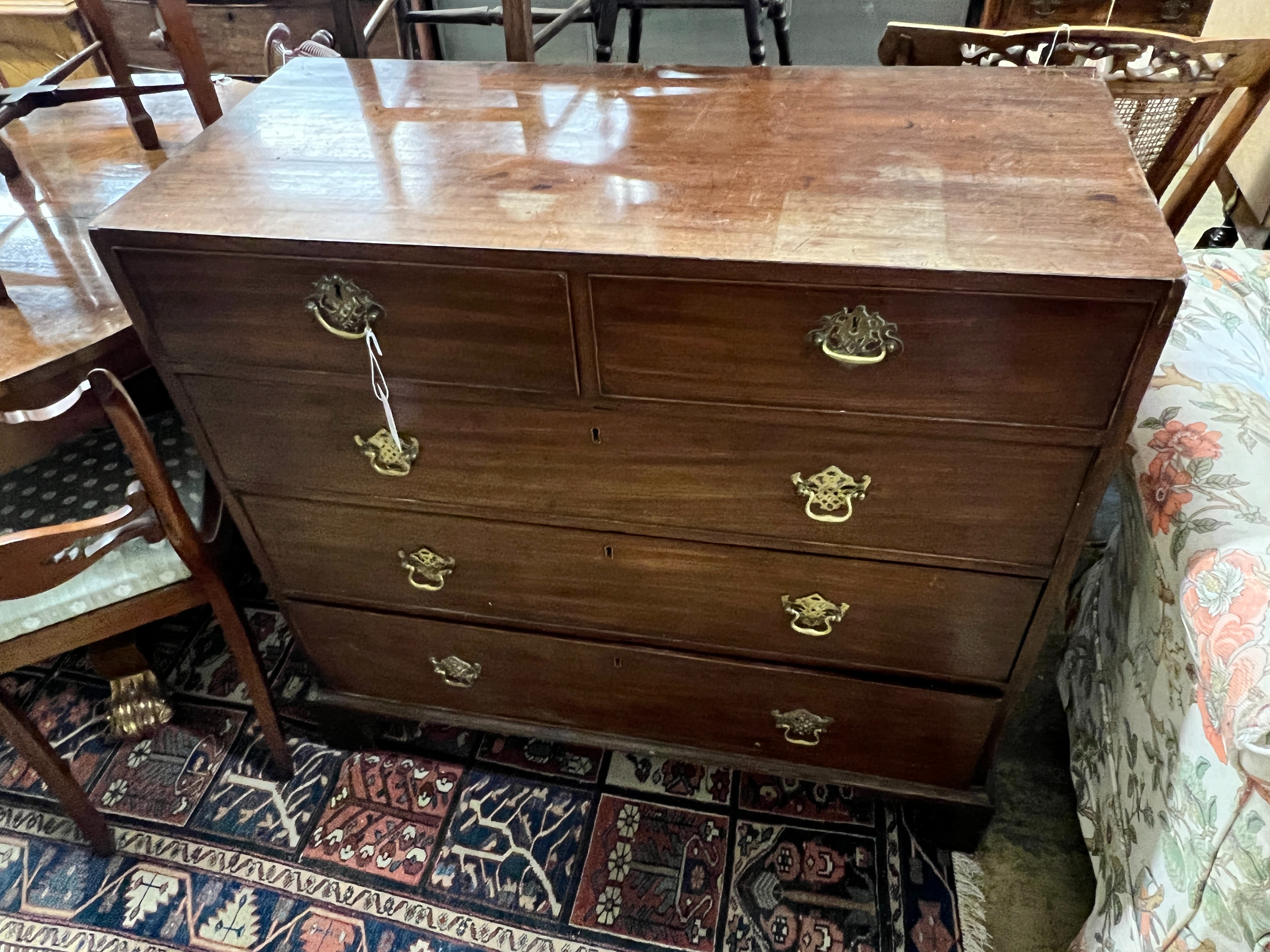 A George III mahogany chest of drawers, width 102cm, depth 47cm, height 97cm